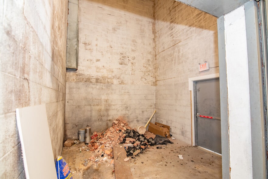 More Photos Of 4128 Hayward Ave, Baltimore Warehouse For Sale