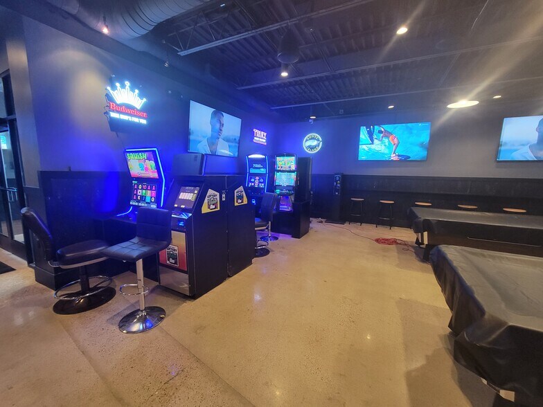 More Photos Of 909 N West Ave, Sioux Falls General Retail For Sale