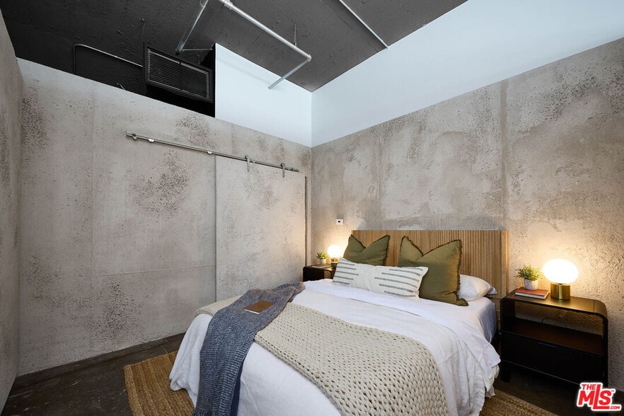 More Photos Of 1855 Industrial St, Los Angeles Apartments For Sale