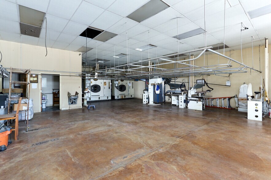 More Photos Of 9262 Culebra Rd, San Antonio Storefront Retail Office For Sale