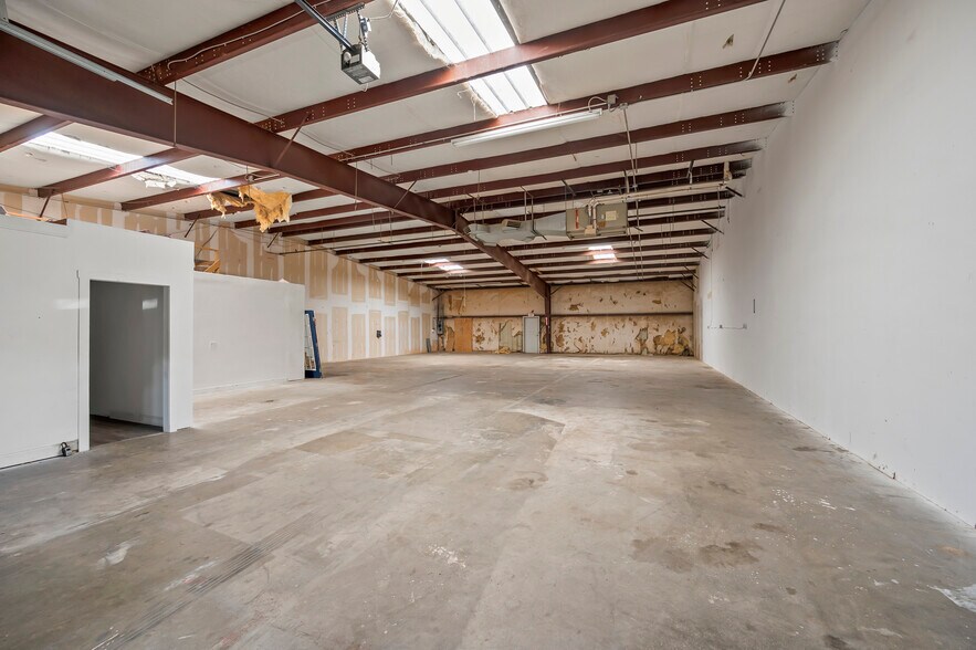 More Photos Of 10490 N NC Highway 150, Clemmons Flex For Sale
