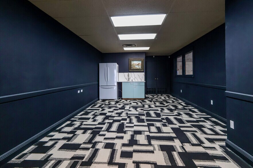 More Photos Of 3209 34th St, Lubbock Flex For Lease