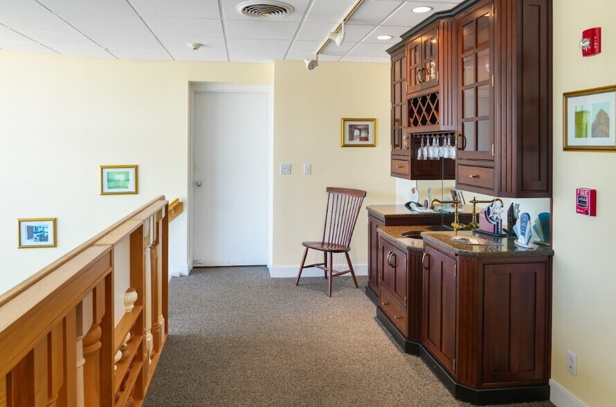 More Photos Of 1291 Worcester Rd, Framingham Office For Sale