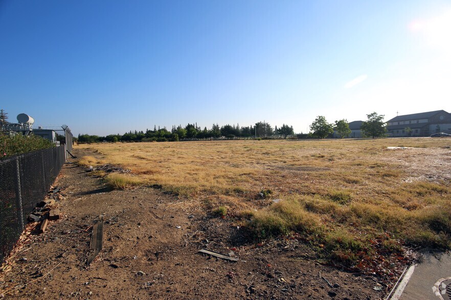 More Photos Of Fruitridge Rd, Sacramento Land For Lease