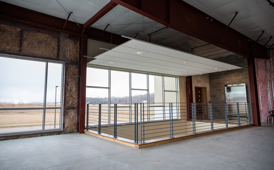 More Photos Of 1091 Sutherland Ave, River Falls Flex For Sale