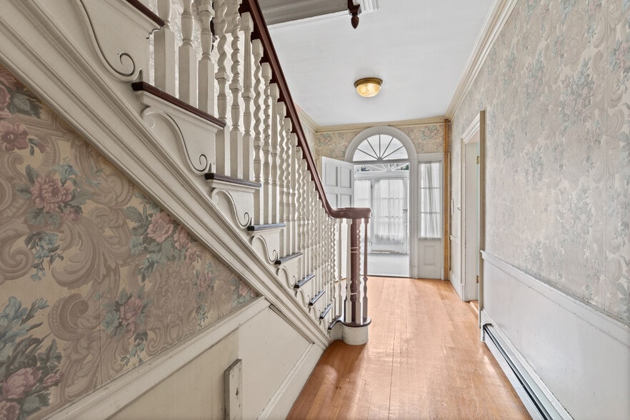 More Photos Of 145 Main St, Amesbury Specialty For Sale