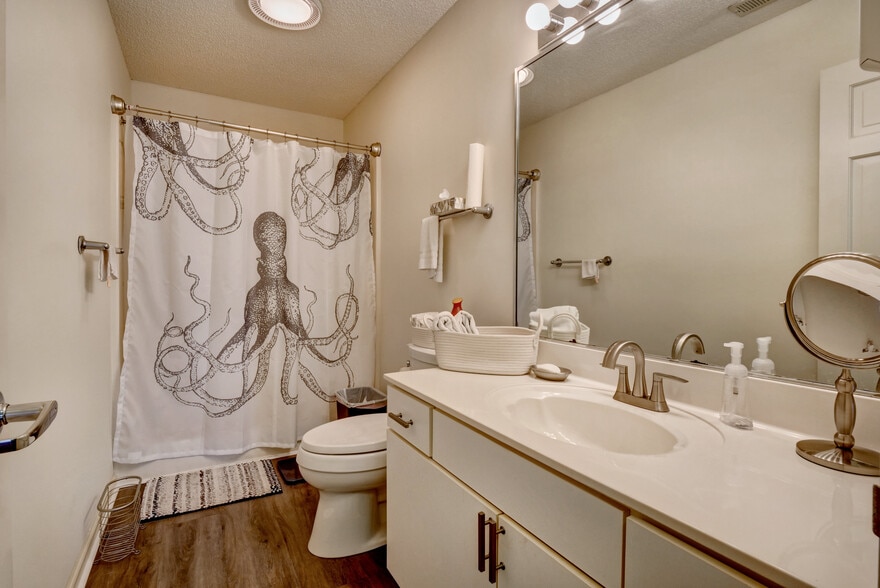 More Photos Of 14 Medical Center Dr SW, Supply Medical For Sale