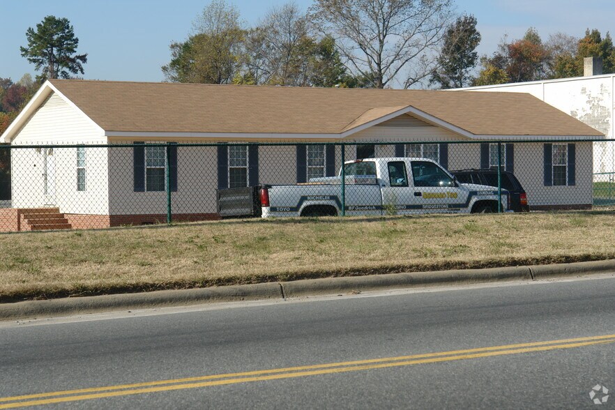 More Photos Of 227 Atando Ave, Charlotte Office For Lease