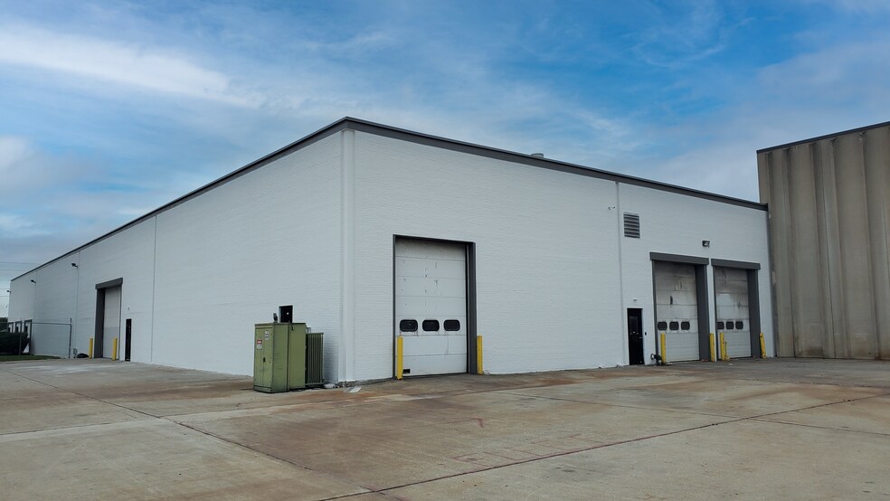 More Photos Of 4500 Groves Rd, Columbus Warehouse For Lease