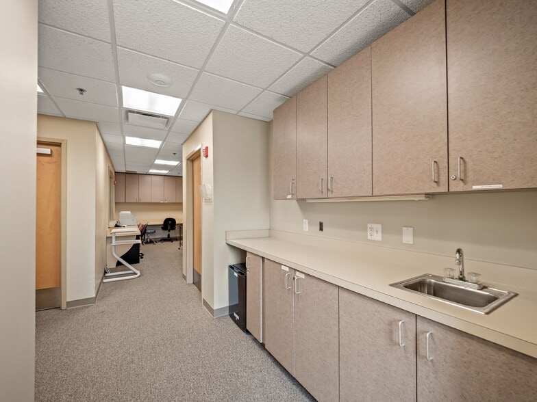 More Photos Of 1455 S Lapeer Rd, Lake Orion Hospital For Lease