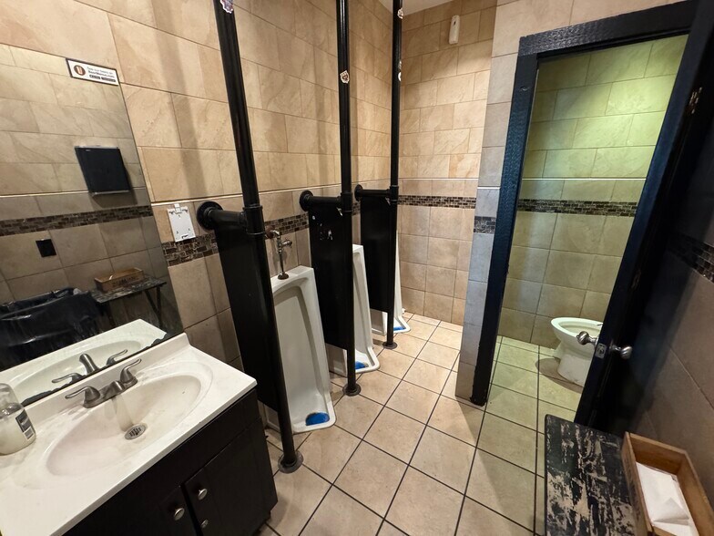 More Photos Of 388 Medford Ave, Patchogue Restaurant For Lease