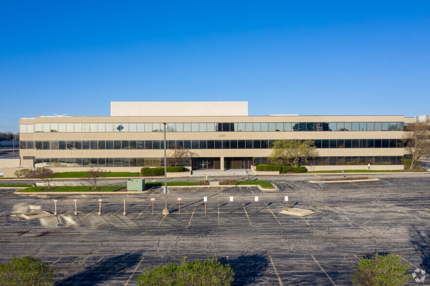 More Photos Of 2707 Butterfield Rd, Oak Brook Unknown For Lease