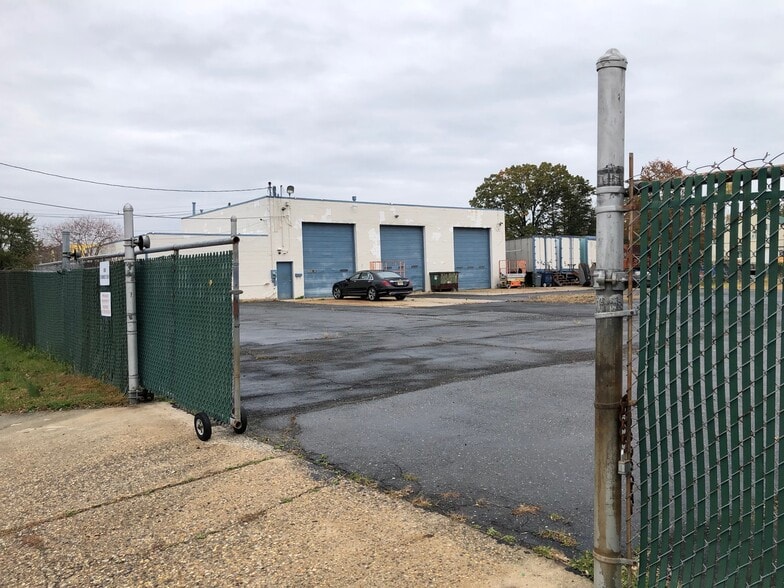 More Photos Of 800 Kennedy Blvd, Somerdale Distribution For Lease