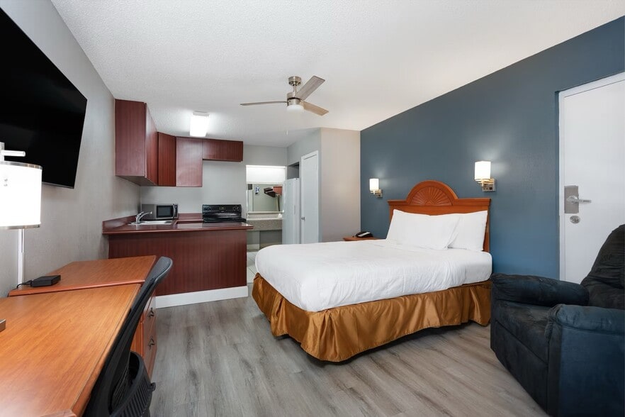 More Photos Of 2222 Highway 71, Marianna Hotel For Sale