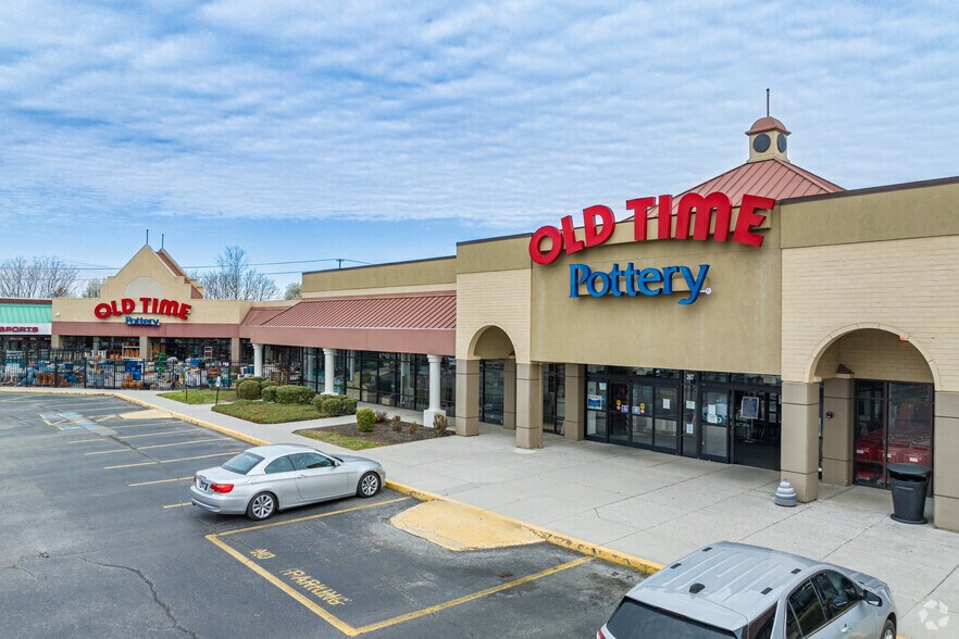 More Photos Of 109-297 N Seven Oaks Dr, Knoxville Freestanding For Lease