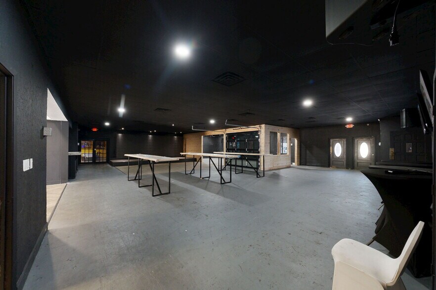 More Photos Of 4946 Rigsby Ave, San Antonio Restaurant For Sale