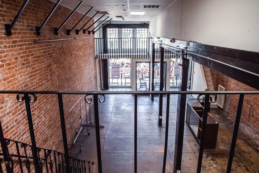 More Photos Of 2708 Main St, Santa Monica Storefront For Lease