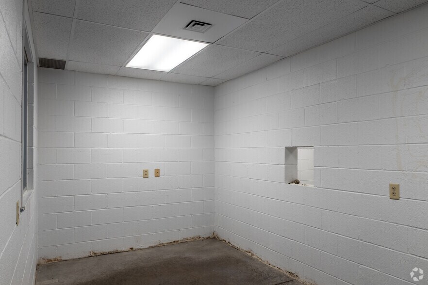 More Photos Of 3201 N Ridge Rd E, Ashtabula Freestanding For Lease