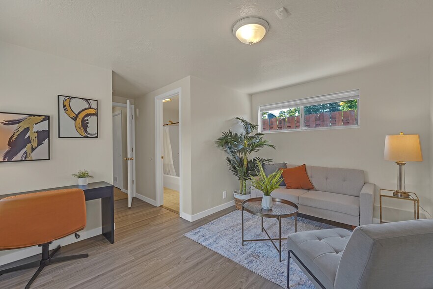 More Photos Of 9212 SE Bush St, Portland Specialty For Sale