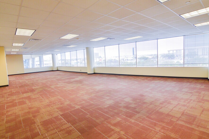 More Photos Of 40 NE Loop 410, San Antonio Office For Sale