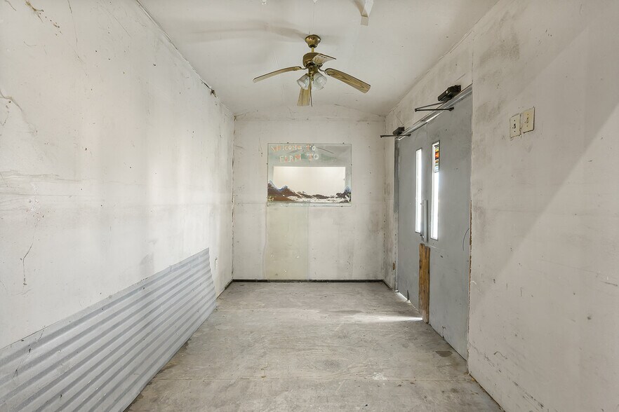 More Photos Of 3210 Leopard St, Corpus Christi General Retail For Sale
