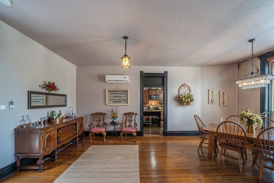 More Photos Of 75 N Waco St, Hillsboro General Retail For Lease