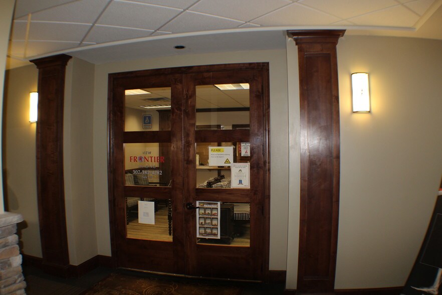 More Photos Of 2620 Commercial Way, Rock Springs Medical For Lease