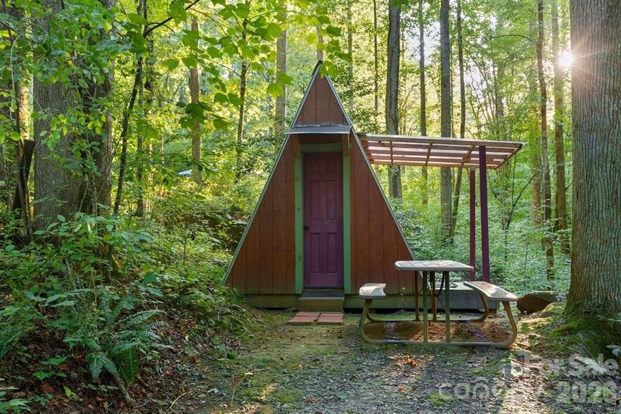 More Photos Of 504 Mountain View School Rd, Robbinsville Hotel For Sale