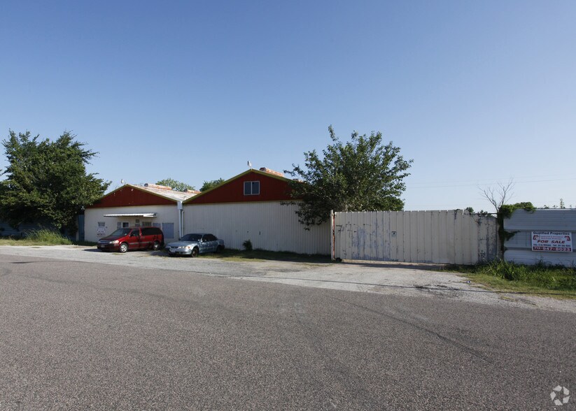 More Photos Of 7735 Lettie St, Houston Auto Salvage Facility For Lease