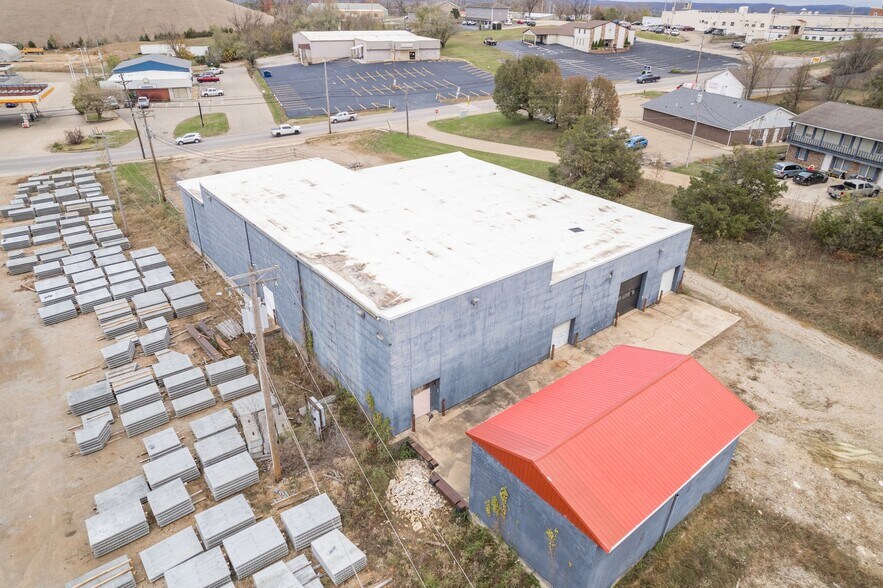 More Photos Of 519 Benham St, Bonne Terre Light Manufacturing For Sale