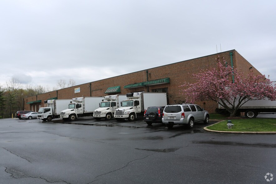 More Photos Of 5700 Sunnyside Ave, Beltsville Warehouse For Lease