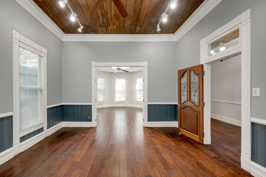 More Photos Of 1309 E 7th St, Austin Office Residential For Sale