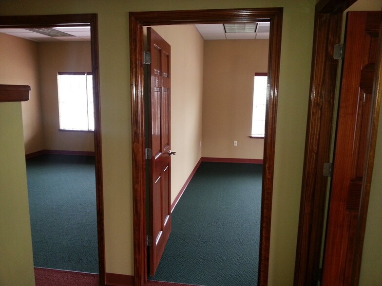 More Photos Of 4 West Dr, Chesterfield Medical For Lease