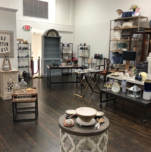 More Photos Of 219 2nd Ave SE, Decatur Storefront For Lease