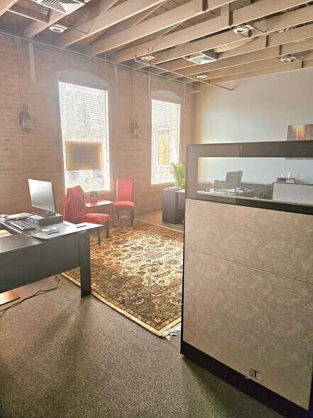 More Photos Of 315 W Solomon St, Griffin Office For Sale