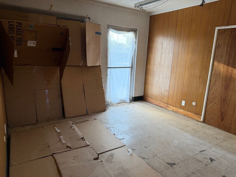 More Photos Of 217 Percy Ave, Yuba City Storefront For Sale