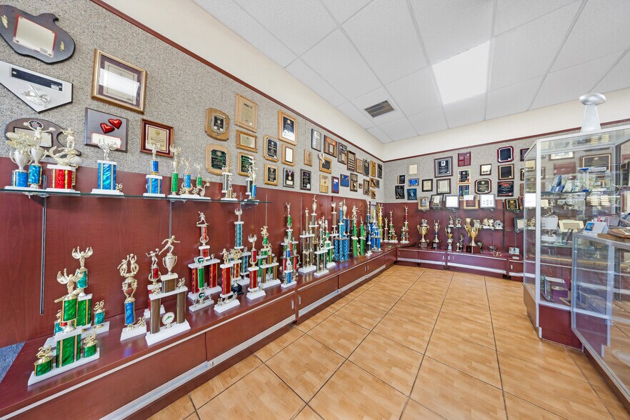 More Photos Of 9465 SW 56th St, Miami Freestanding For Sale