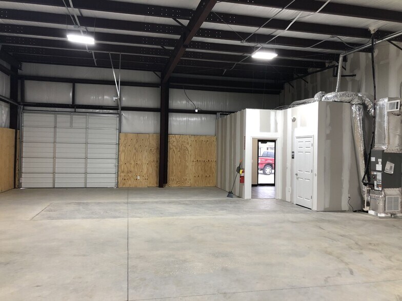 More Photos Of 250 Grogan Dr, Dawsonville Warehouse For Sale