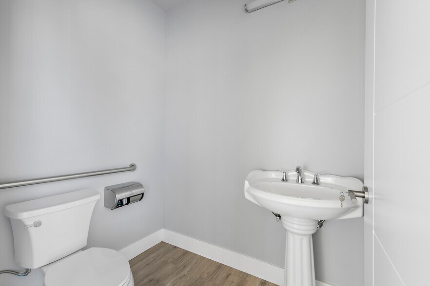 More Photos Of 2220 Winchester Blvd, Campbell Storefront Retail Office For Sale
