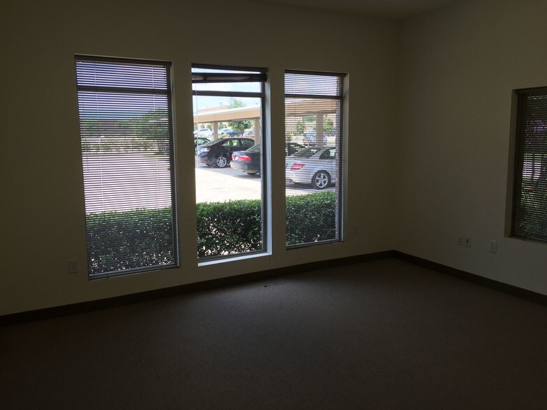 More Photos Of 2418 Marsh Ln, Carrollton Medical For Lease