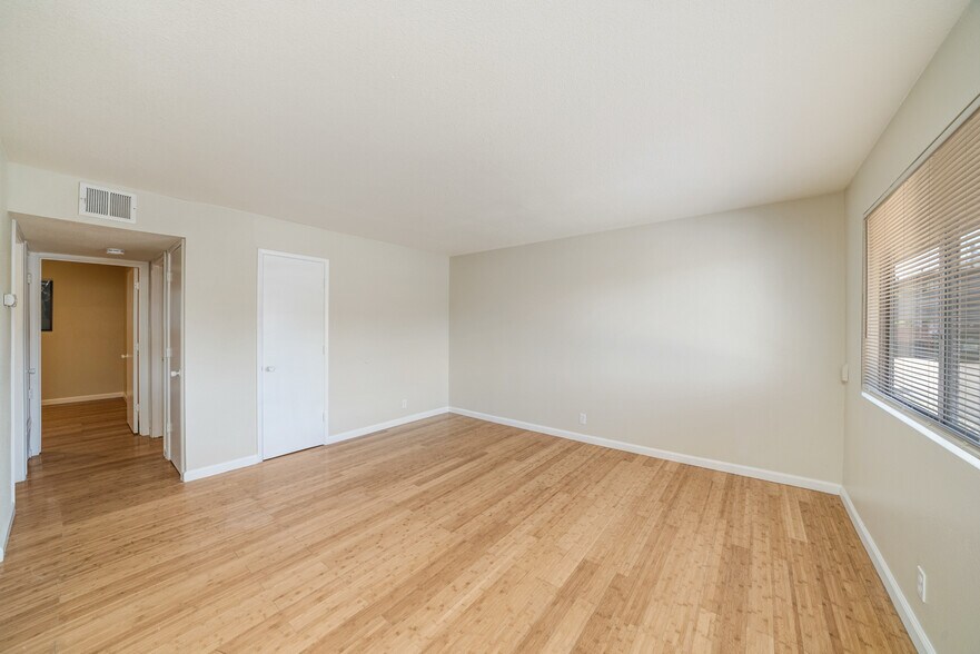More Photos Of 2555 G St, Sparks Apartments For Sale