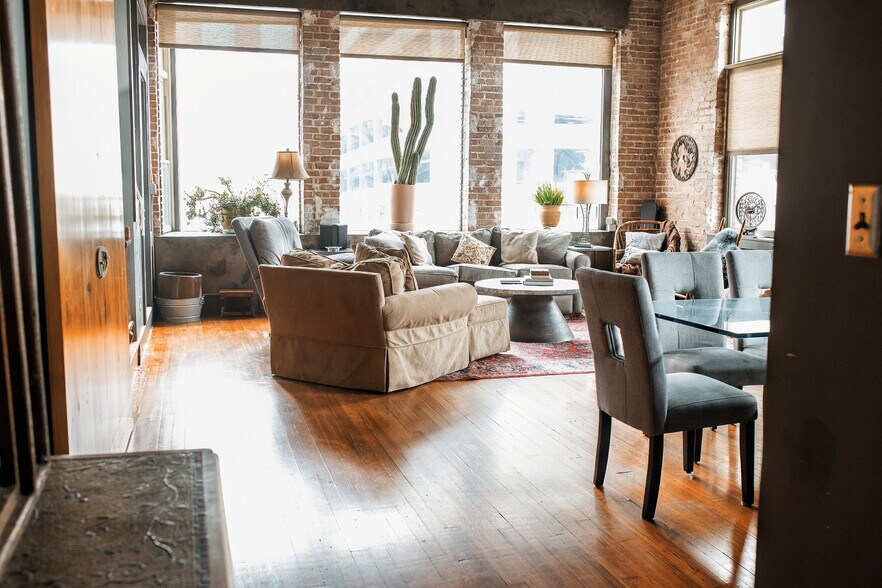 More Photos Of 112 18th St N, Birmingham Storefront For Sale