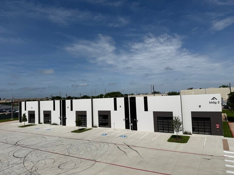 More Photos Of 3520 Comsouth Dr, Austin Unknown For Lease