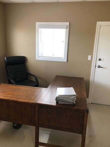 More Photos Of 3240 Airfield Dr E, Lakeland Airplane Hangar For Lease