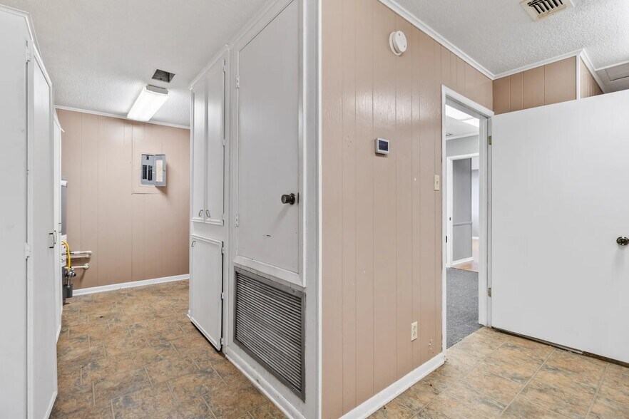 More Photos Of 1911 22nd St, Huntsville General Retail For Lease