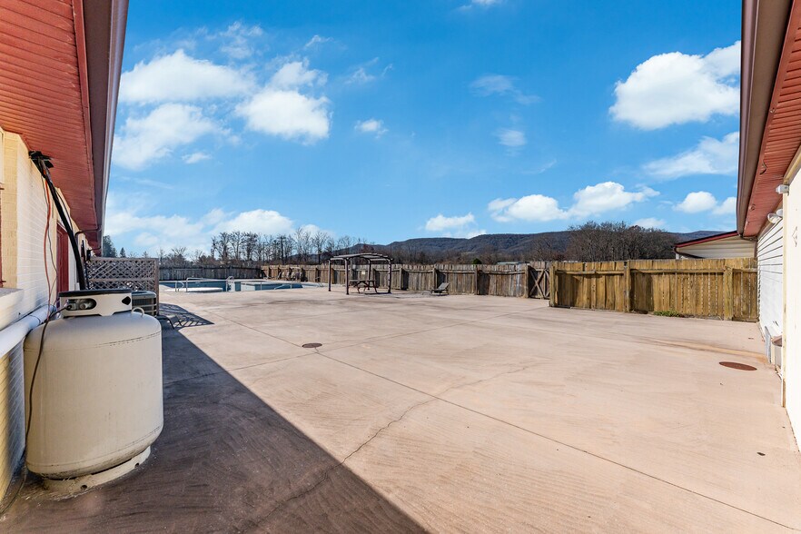 More Photos Of 21507 Seneca Trl, Marlinton Hotel For Sale