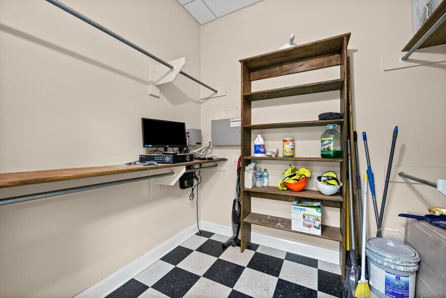 More Photos Of 1811 Alpine Dr, Clarksville Light Manufacturing For Lease