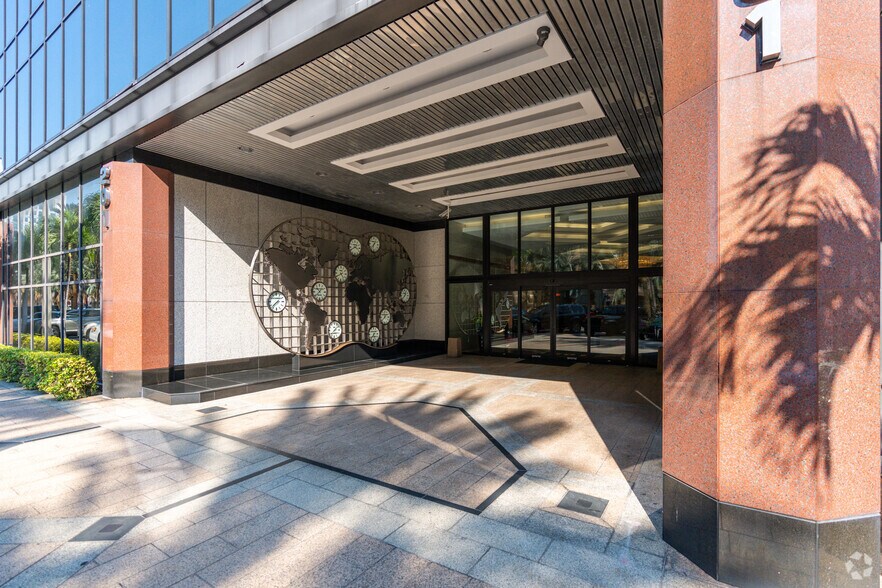 More Photos Of 201 Alhambra Cir, Coral Gables Office For Lease