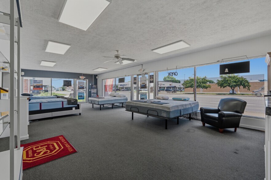 More Photos Of 1327 Grand Central Ave, Vienna Freestanding For Sale