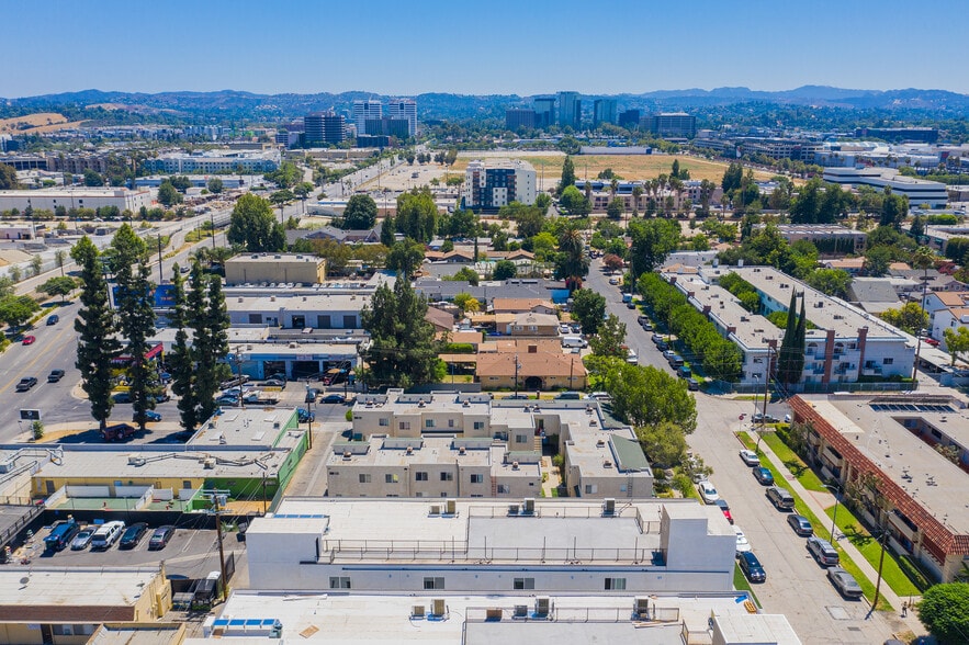 More Photos Of 7018 Alabama Ave, Canoga Park Apartments For Sale